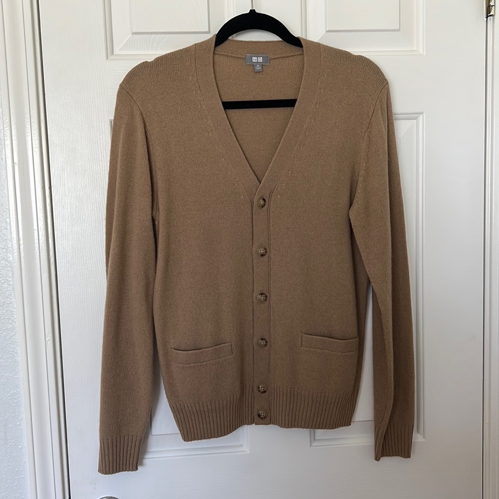 Uniqlo tan Cardigan. Sz XS.